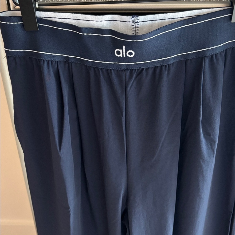 ALO Suit up trouser regular brand new size M. $148 Retail - Picture 4 of 10